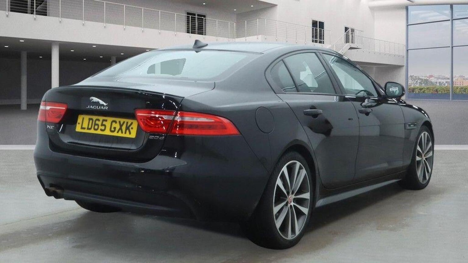 Used Jaguar XE 2015 for sale - 77707176: Photo 4