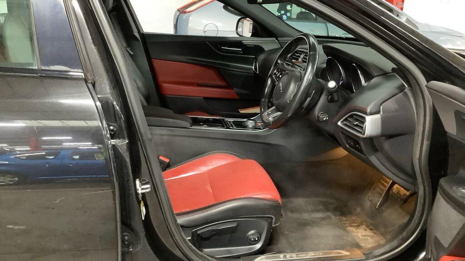 Used Jaguar XE 2015 for sale - 77707176: Photo 6