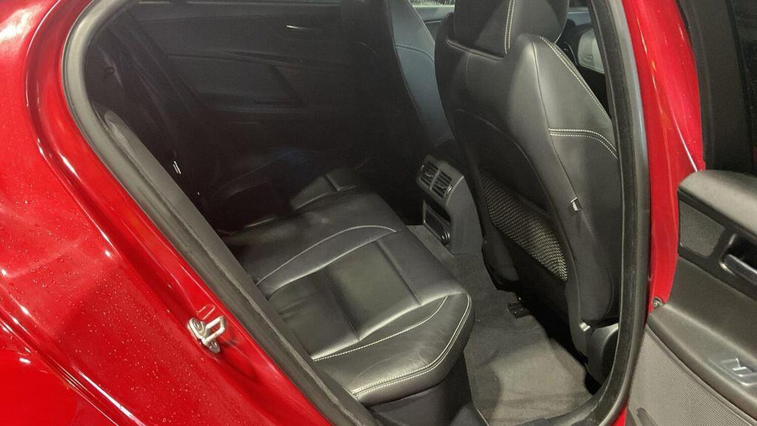 Used Jaguar XE 2016 for sale - 77555108: Photo 7