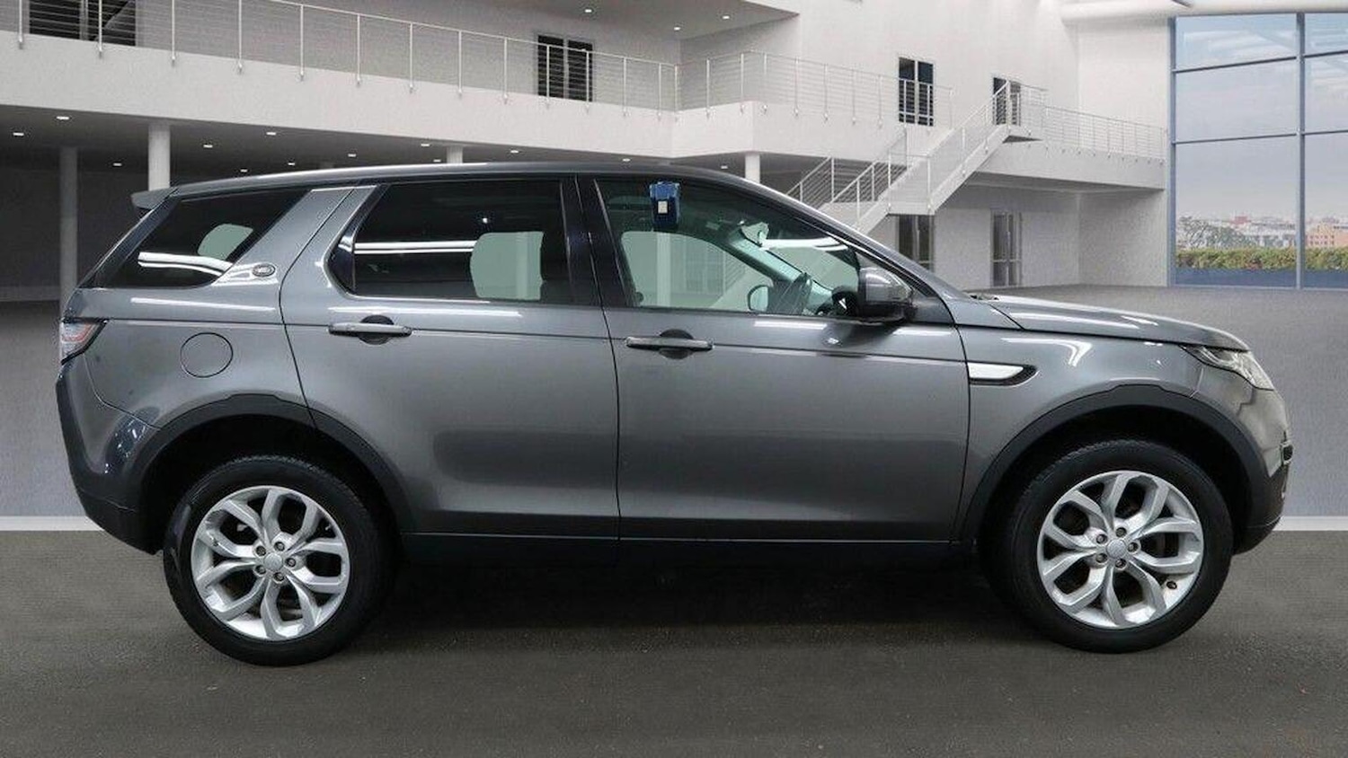 Used Land Rover Discovery Sport 2017 for sale - 77314050: Photo 5