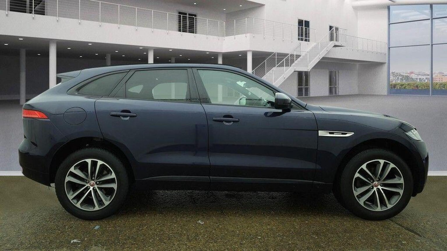 Used Jaguar F-Pace 2017 for sale - 77548283: Photo 5