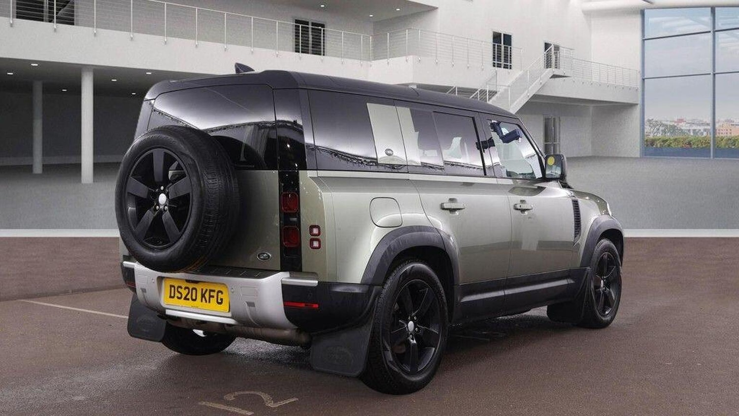 Used Land Rover Defender 110 2020 for sale - 77303671: Photo 4