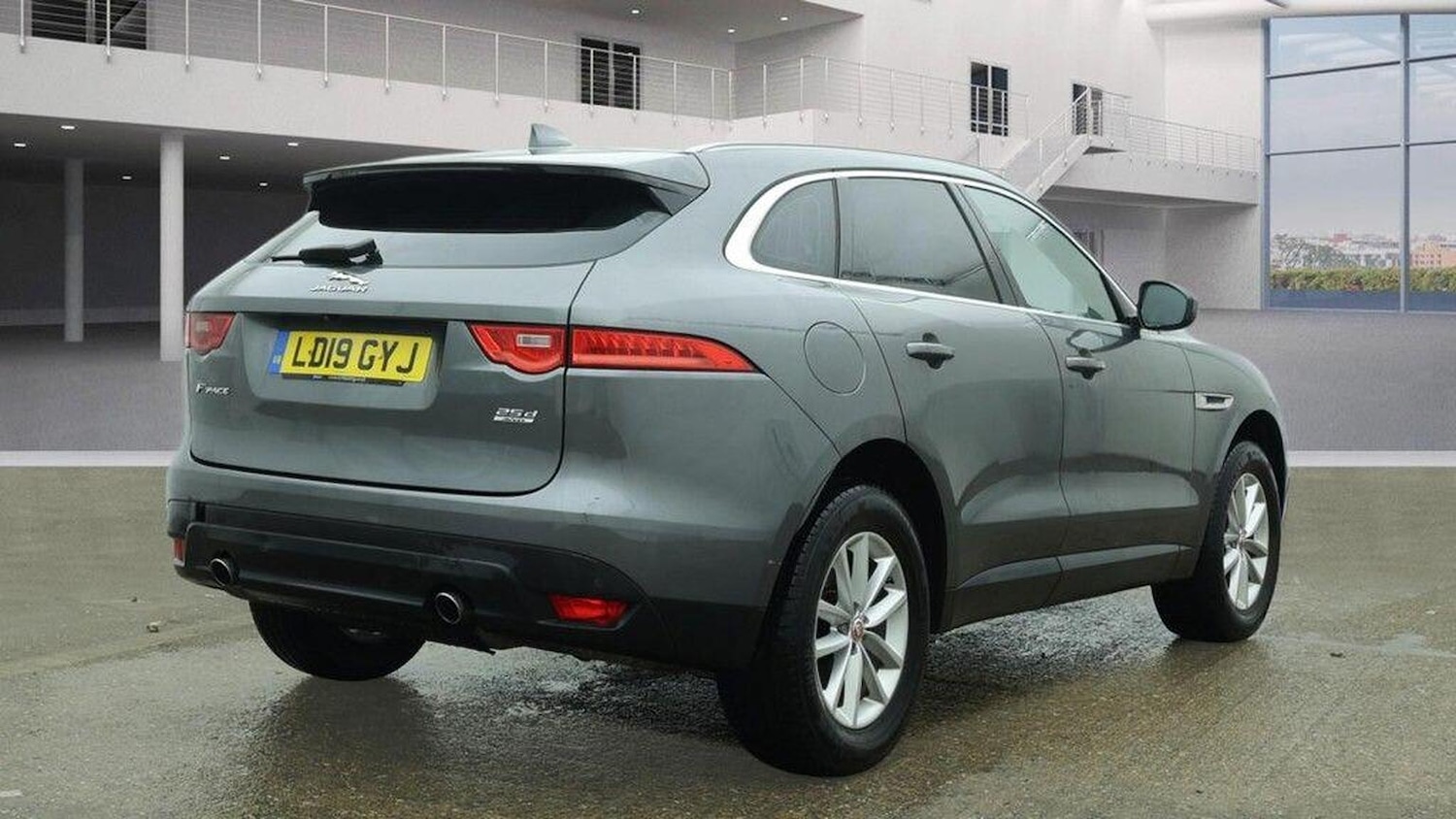 Used Jaguar F-Pace 2019 for sale - 77629061: Photo 4