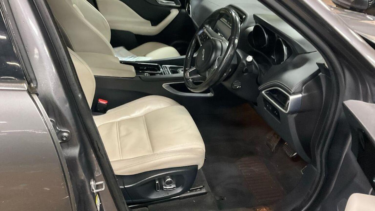 Used Jaguar F-Pace 2019 for sale - 77629061: Photo 8