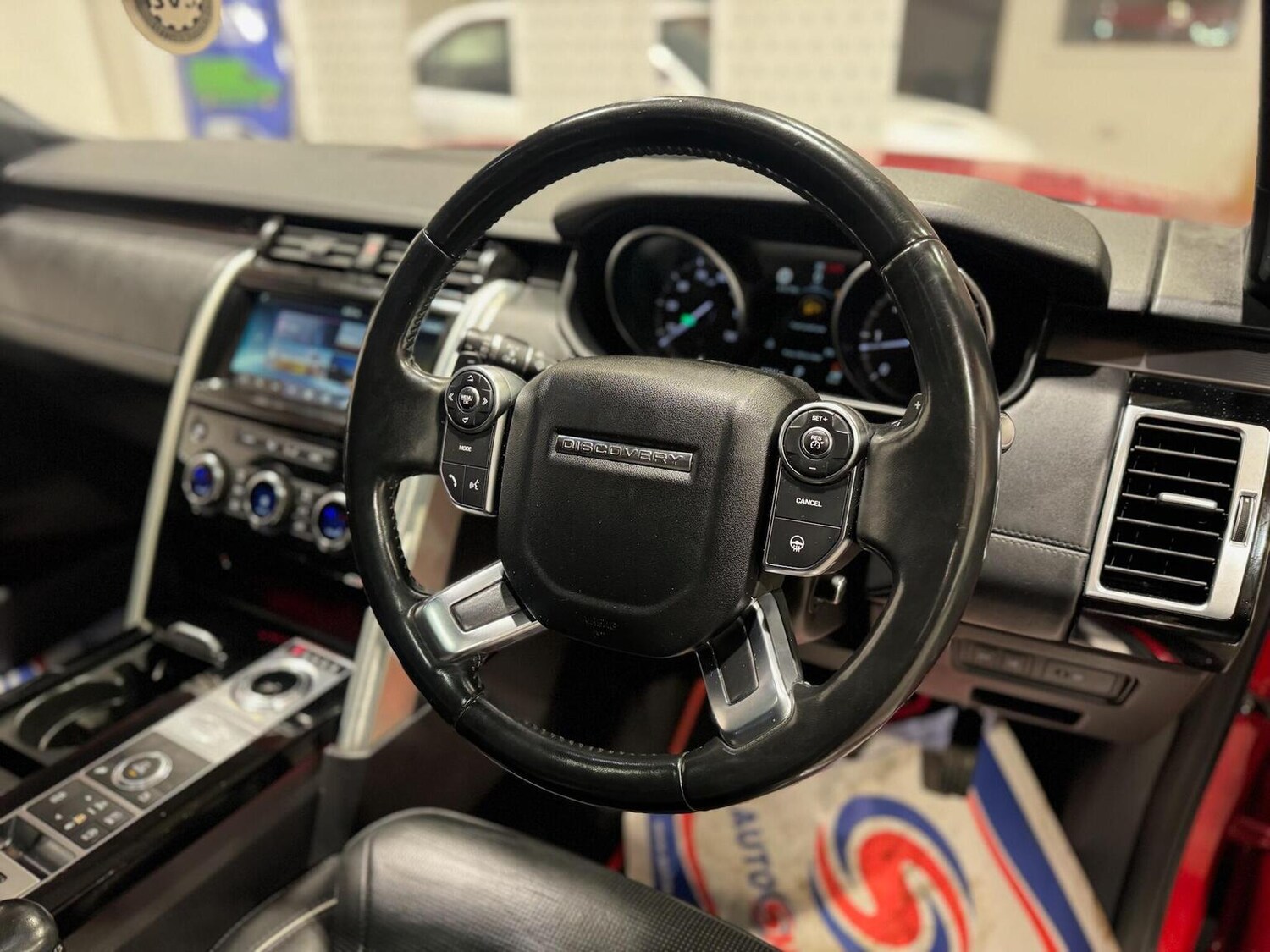 Used Land Rover Discovery 2017 for sale - 77336720: Photo 11