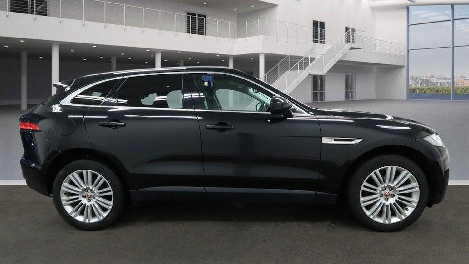 Used Jaguar F-Pace 2016 for sale - 77314000: Photo 5
