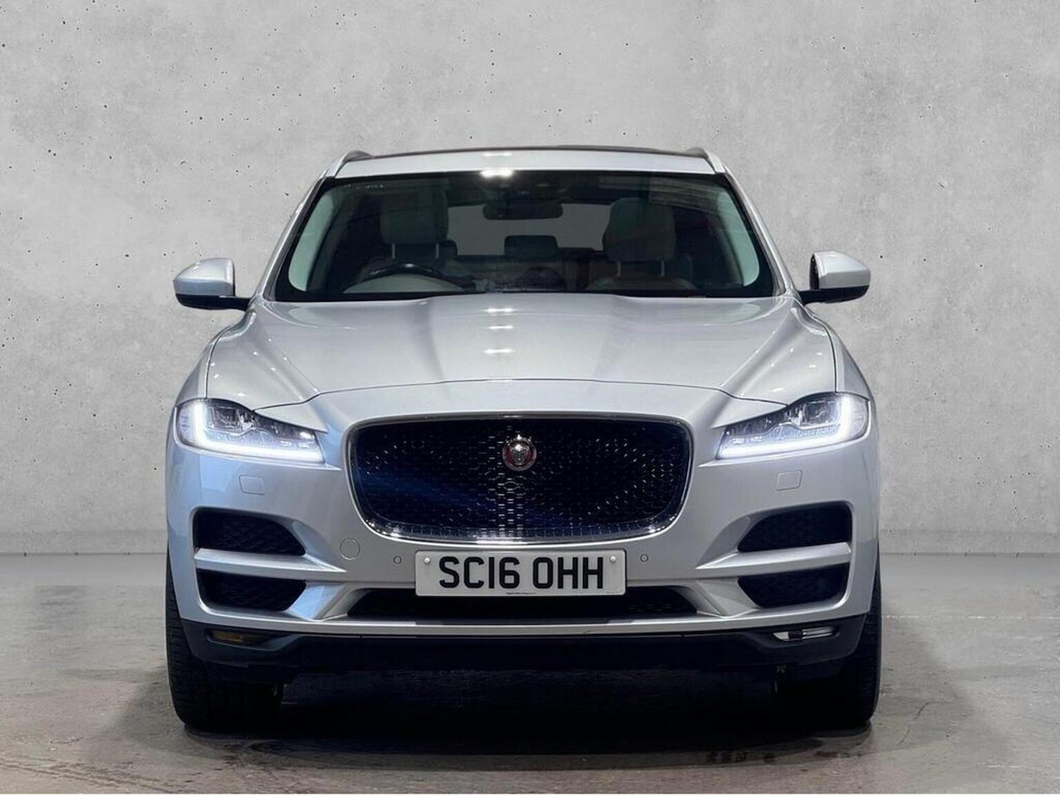 Used Jaguar F-Pace 2016 for sale - 77694322: Photo 2