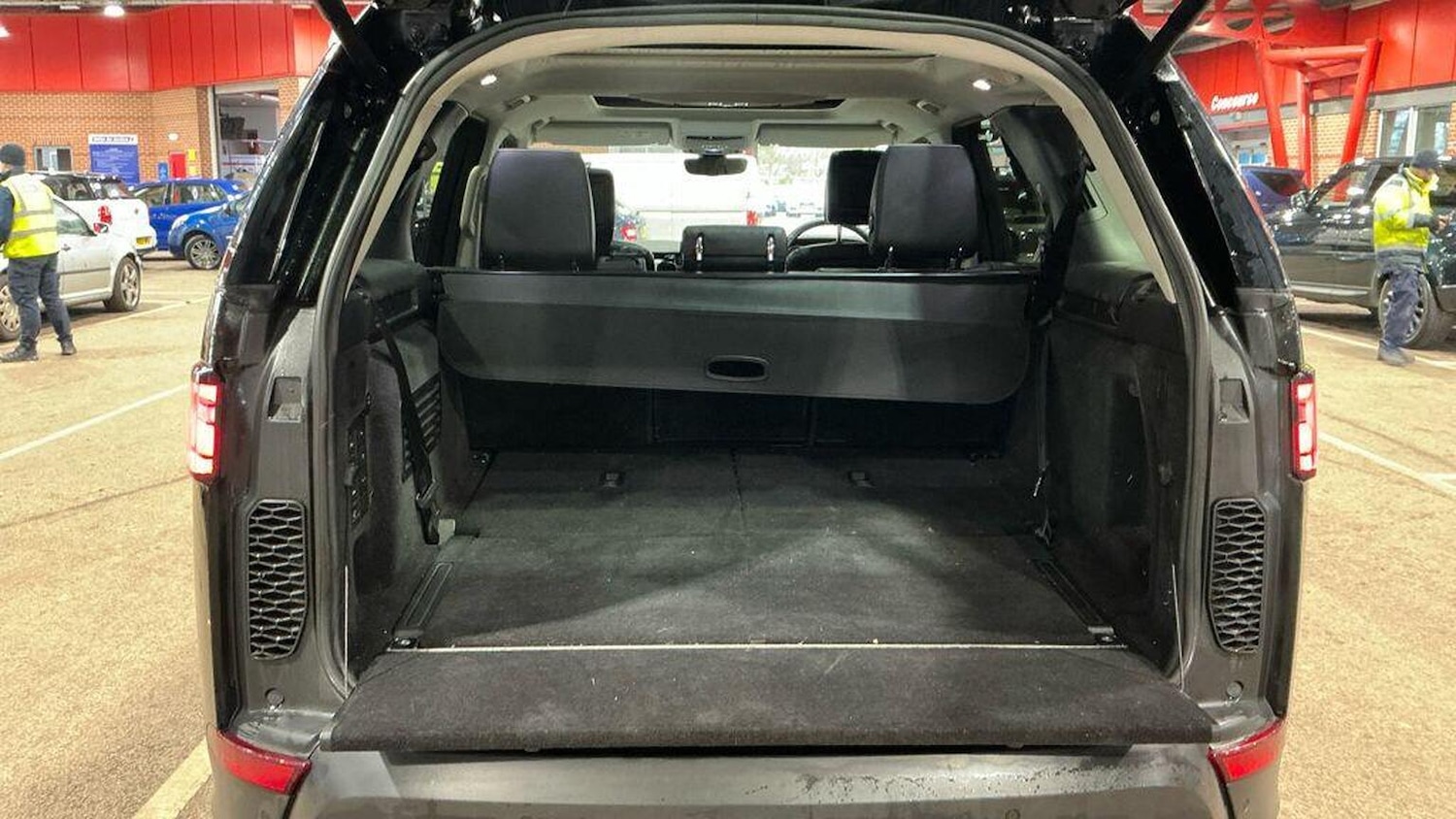 Used Land Rover Discovery 2017 for sale - 77668631: Photo 10