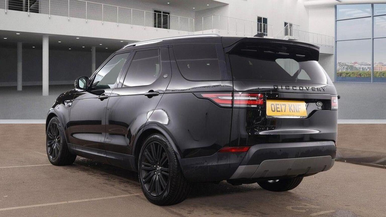 Used Land Rover Discovery 2017 for sale - 77668631: Photo 3