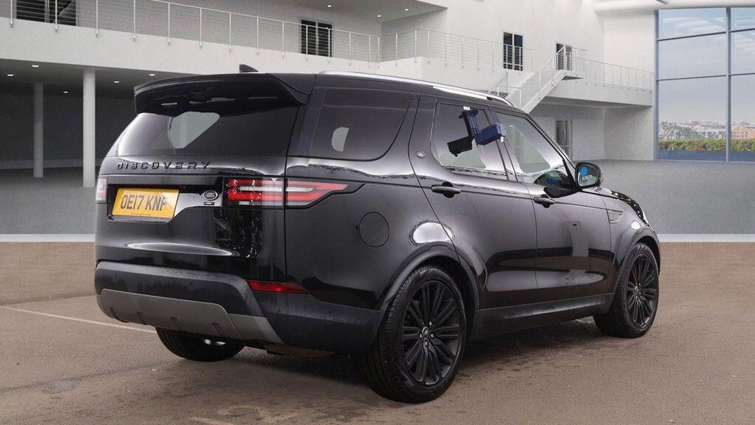 Used Land Rover Discovery 2017 for sale - 77668631: Photo 4
