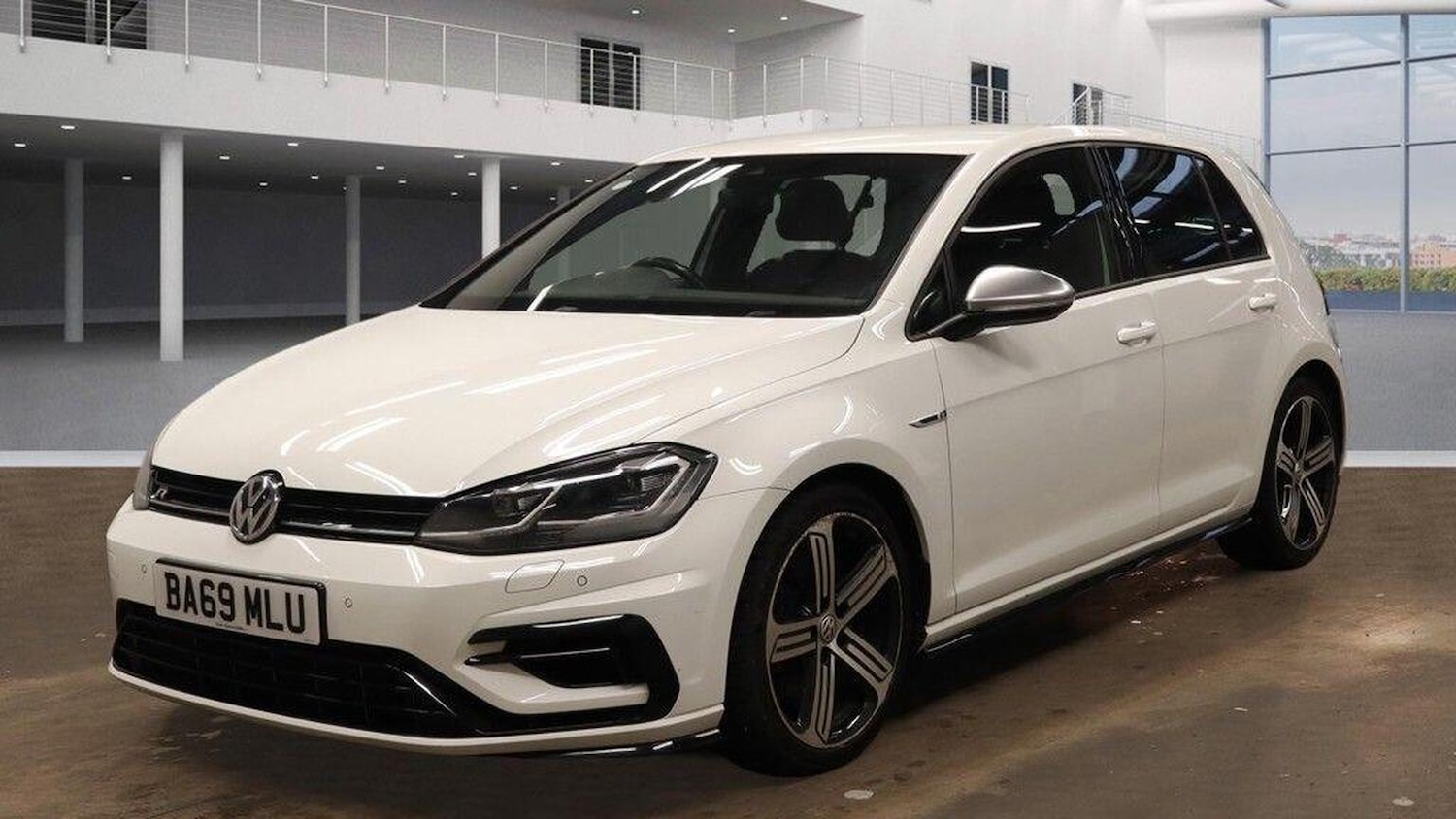 Used Volkswagen Golf 2020 for sale - 77668511: Photo 2