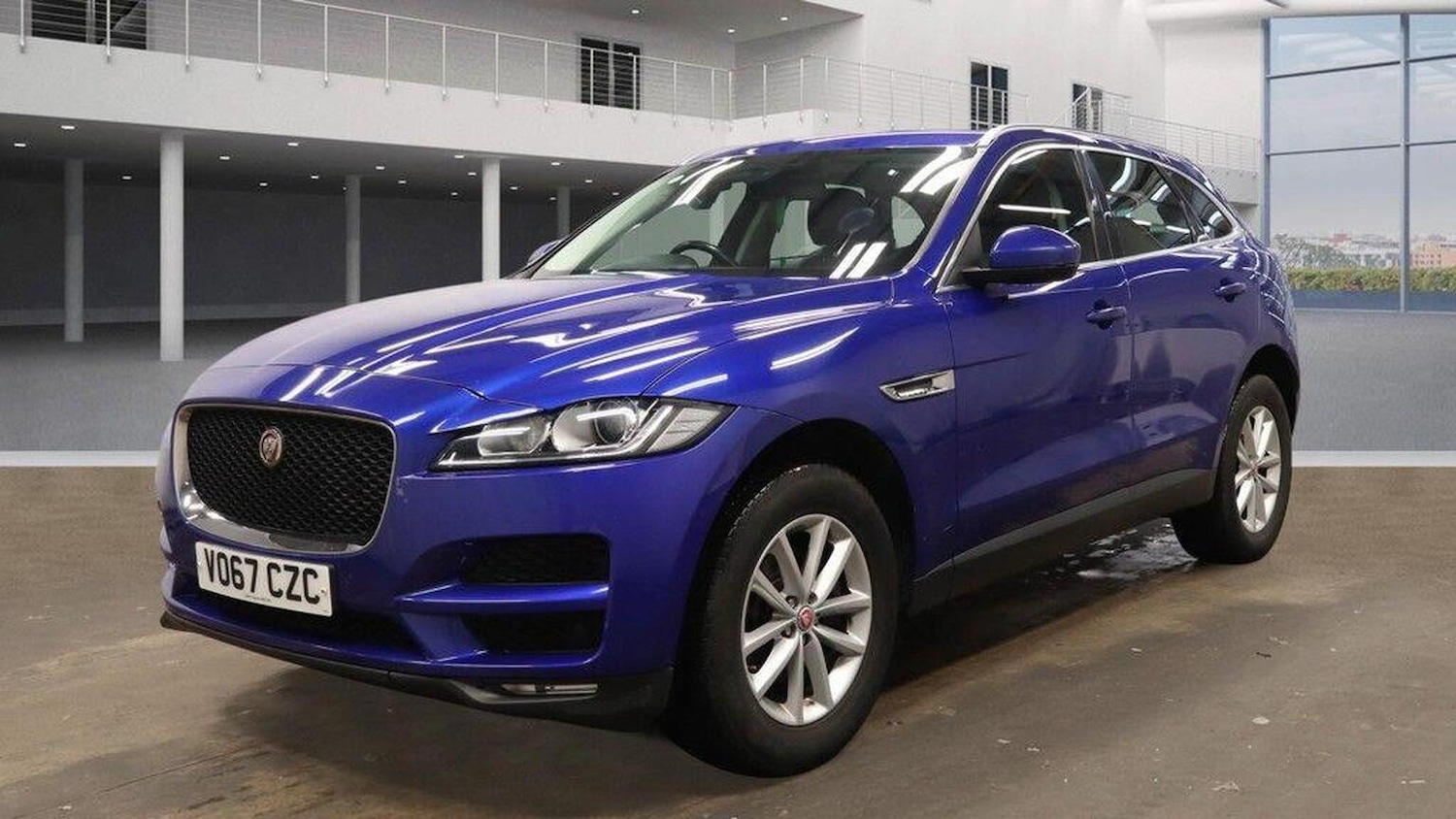 Used Jaguar F-Pace 2017 for sale - 77555111: Photo 2