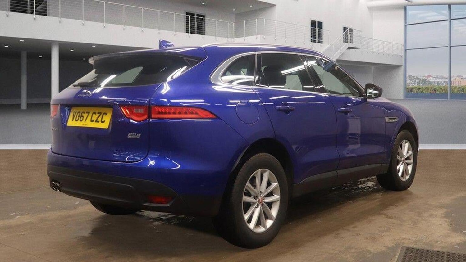 Used Jaguar F-Pace 2017 for sale - 77555111: Photo 4