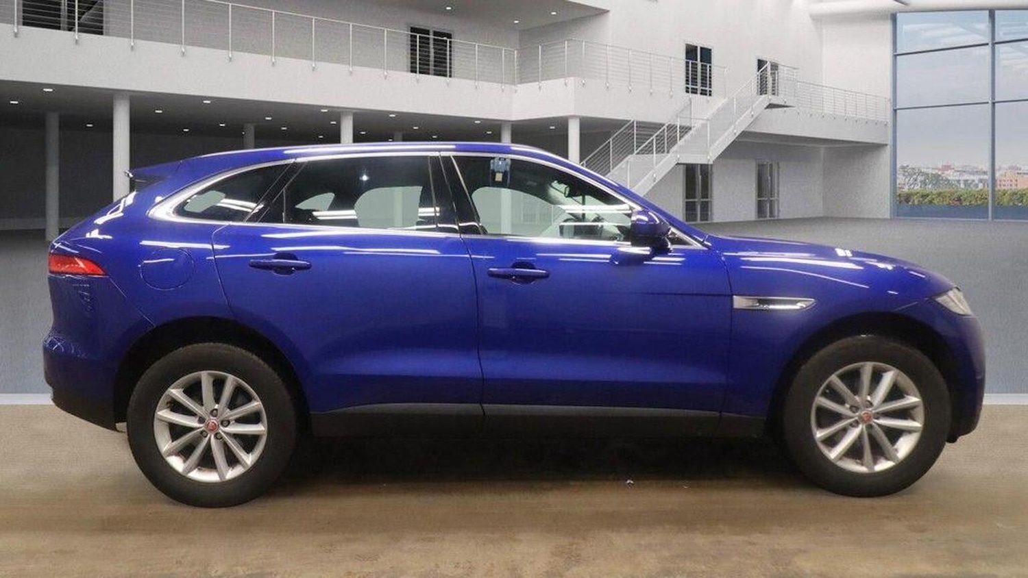 Used Jaguar F-Pace 2017 for sale - 77555111: Photo 5