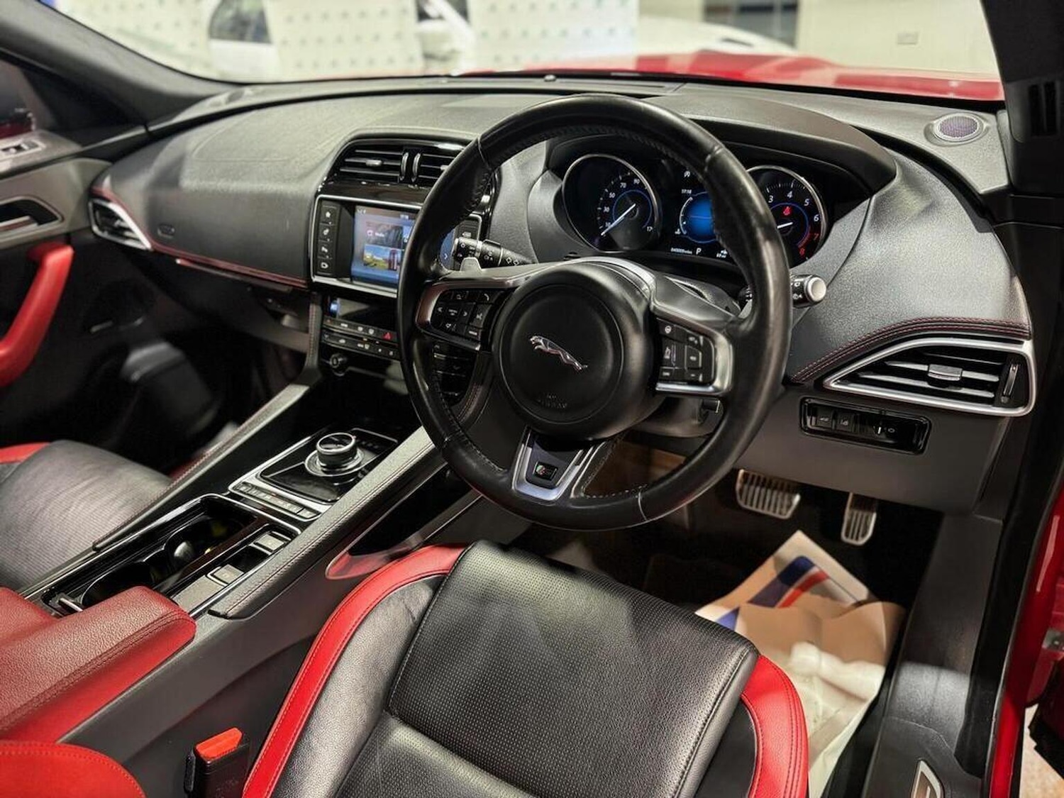 Used Jaguar F-Pace 2017 for sale - 77572799: Photo 8