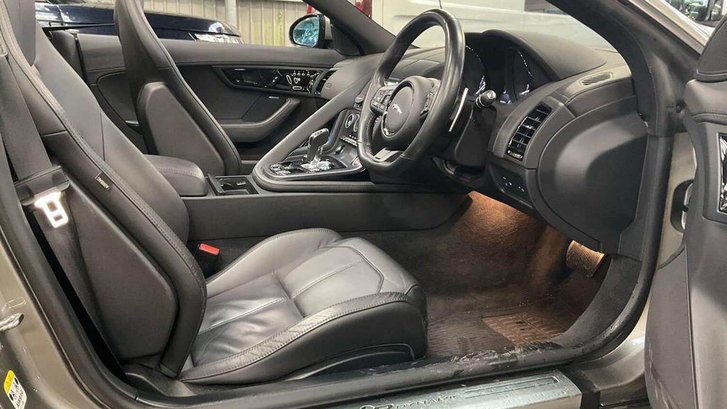 Used Jaguar F-Type 2019 for sale - 77668622: Photo 2