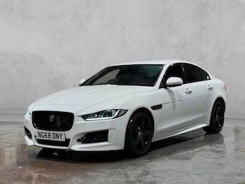 Used Jaguar XE 2019 for sale - 77590119: Photo