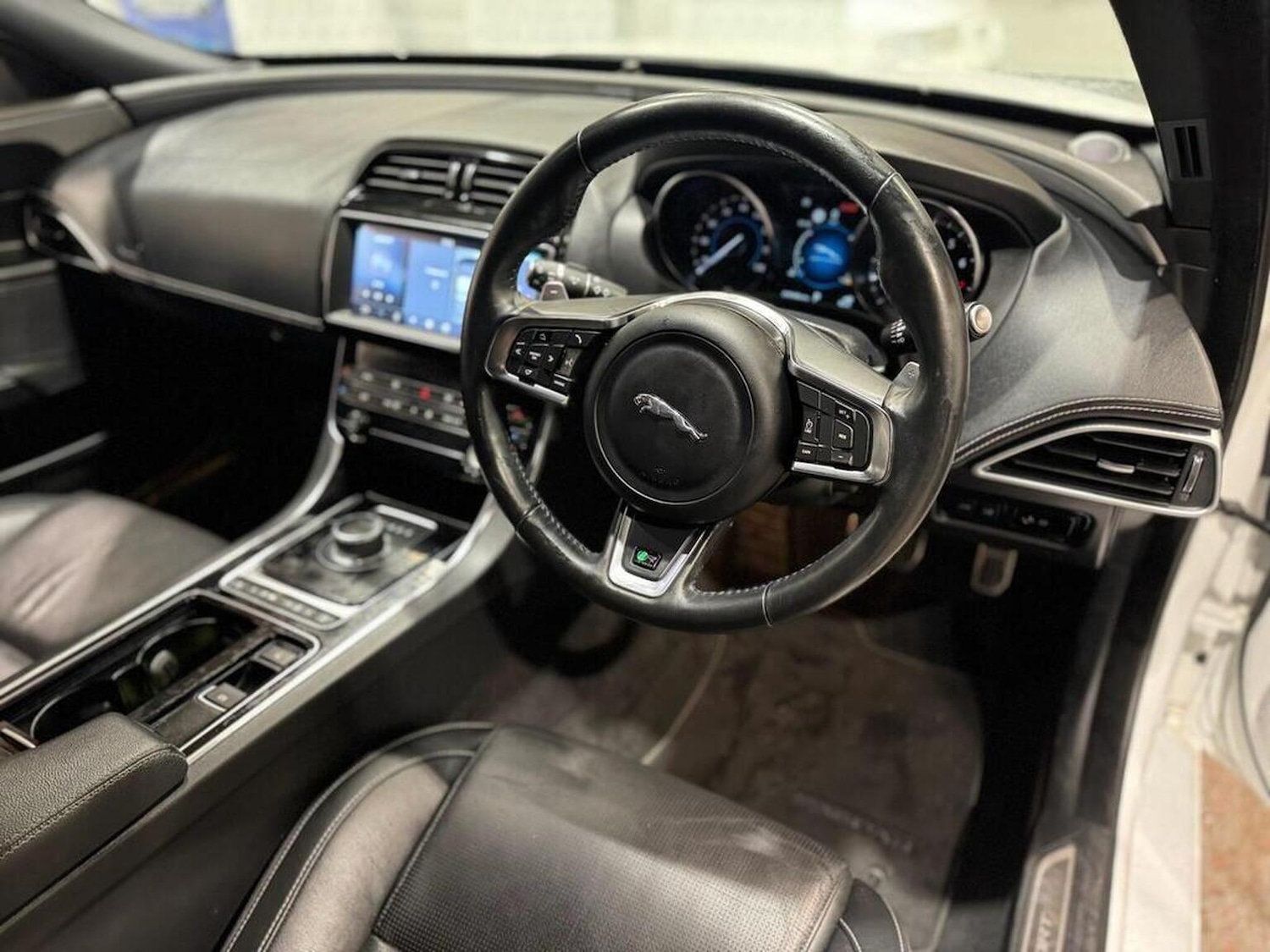 Used Jaguar XE 2019 for sale - 77590119: Photo 8