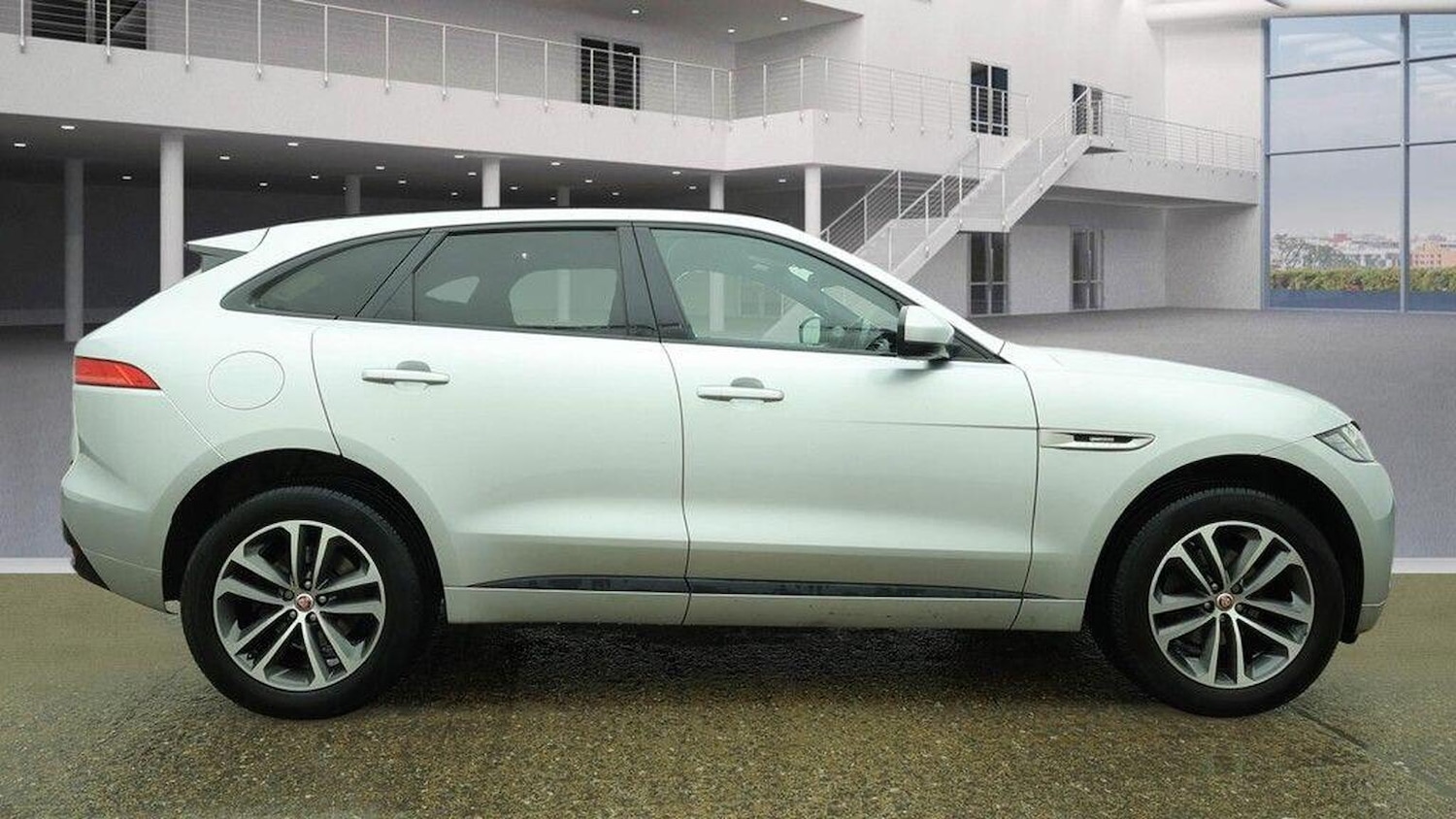 Used Jaguar F-Pace 2018 for sale - 77707159: Photo 5
