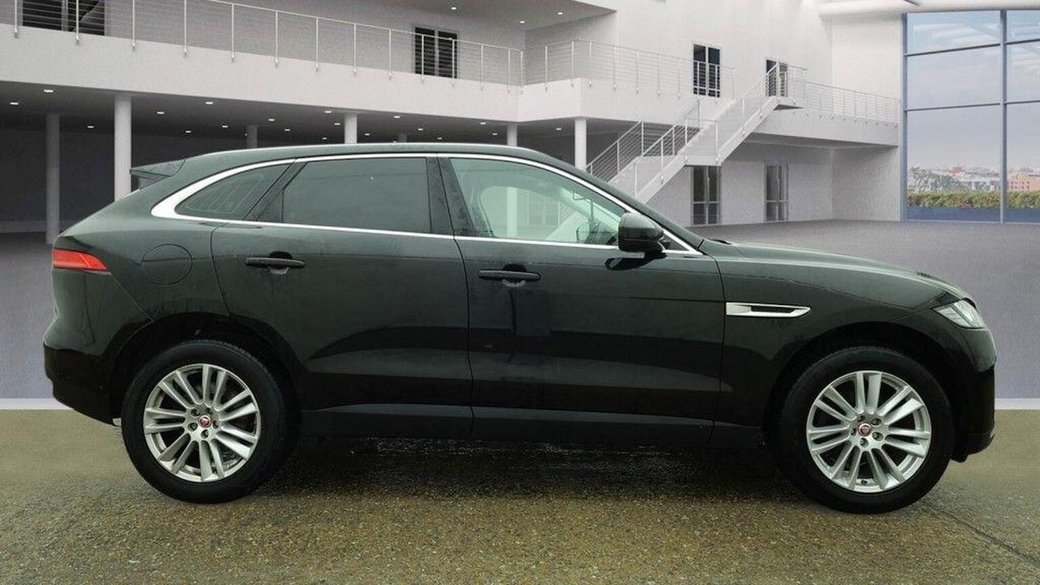 Used Jaguar F-Pace 2017 for sale - 77555109: Photo 5
