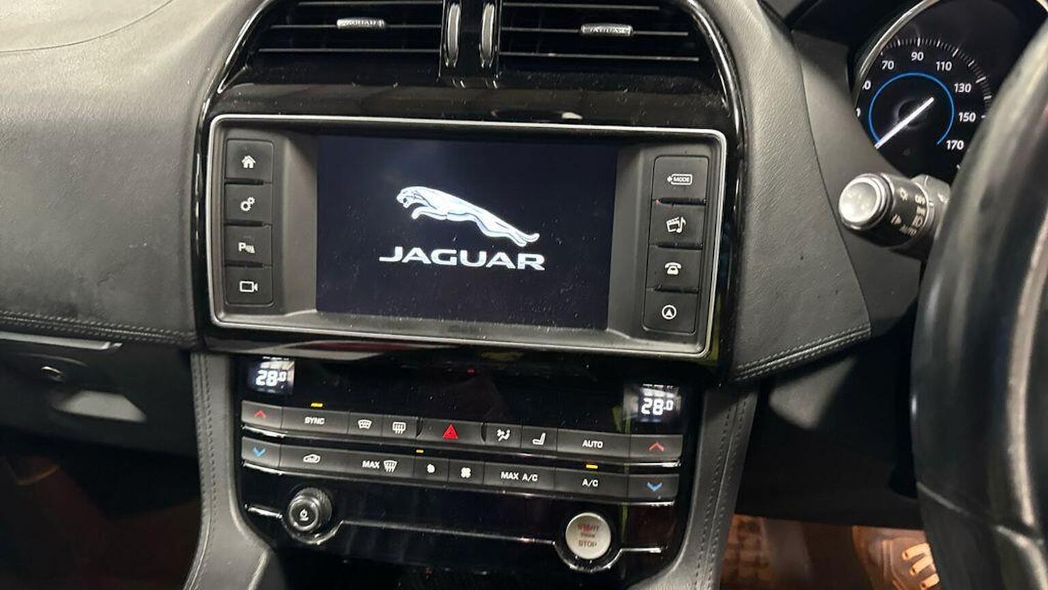 Used Jaguar F-Pace 2017 for sale - 77555109: Photo 9