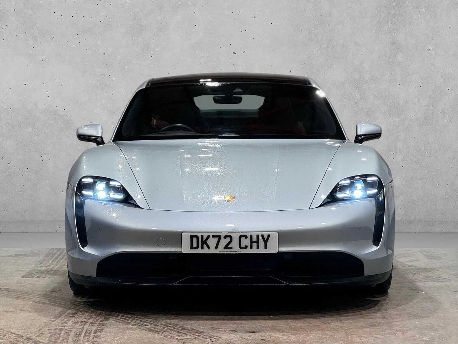 Used Porsche Taycan 2022 for sale - 77336713: Photo 2