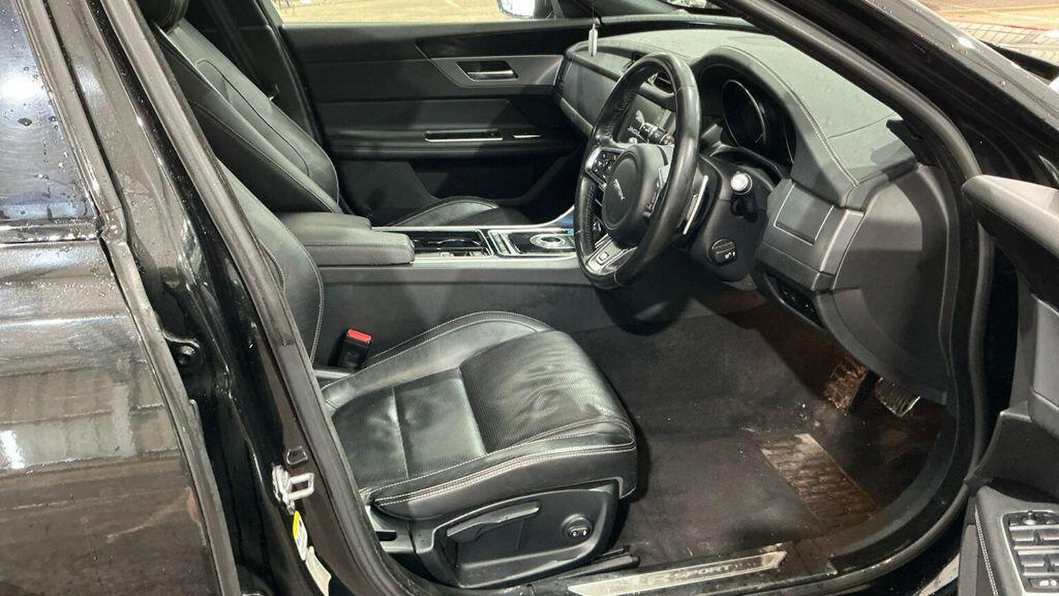 Used Jaguar XF 2018 for sale - 77694294: Photo 5