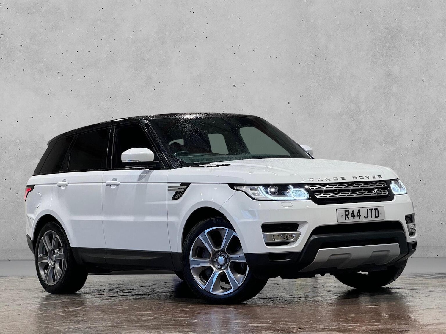 Used Land Rover Range Rover Sport 2015 for sale - 77590082: Photo 1