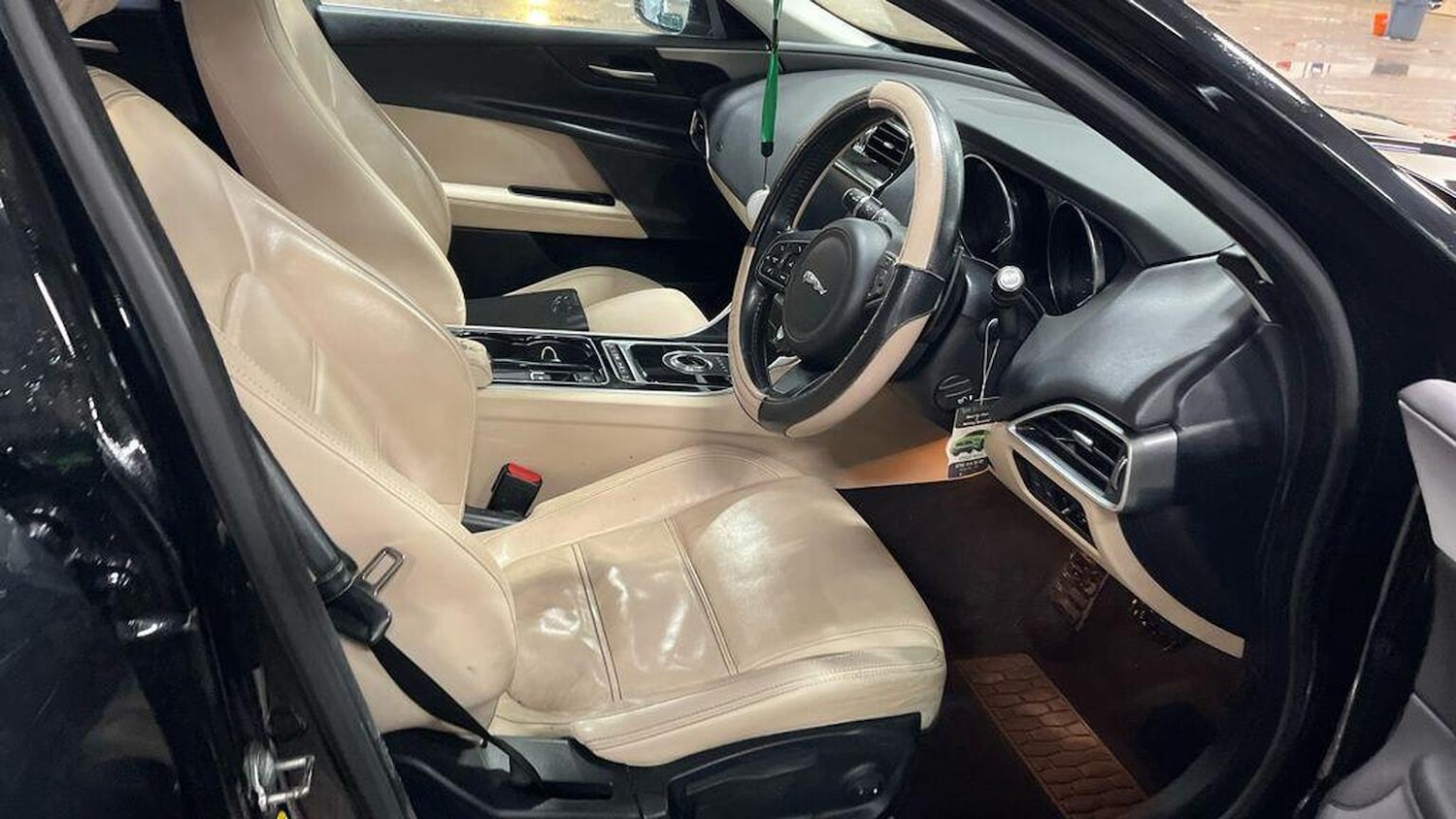 Used Jaguar XE 2016 for sale - 77668629: Photo 5