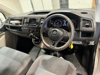 Used Volkswagen Transporter 2019 for sale - 79284023: Photo