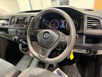 Used Volkswagen Transporter 2019 for sale - 79284023: Photo