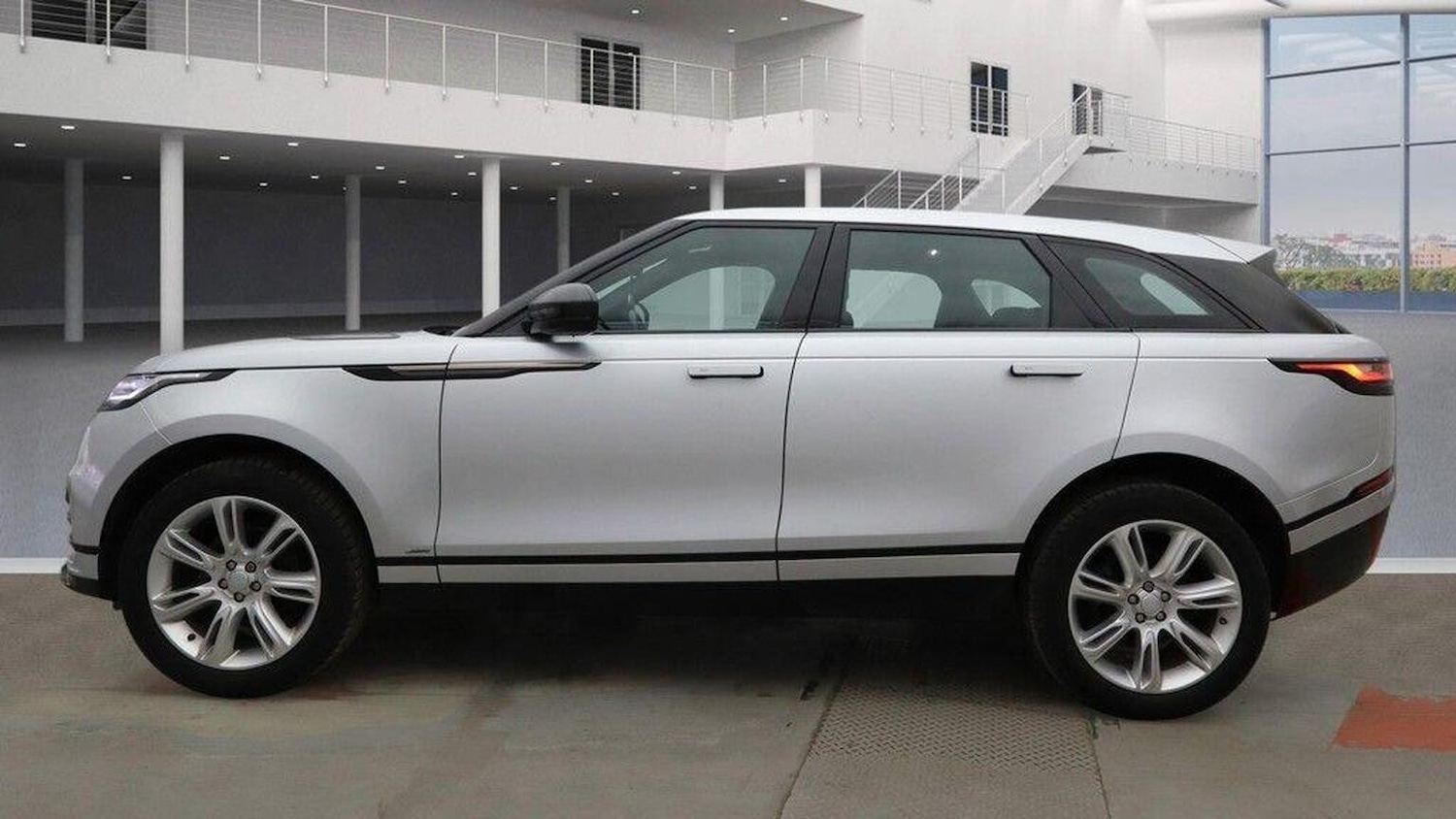Used Land Rover Range Rover Velar 2018 for sale - 77555105: Photo 3