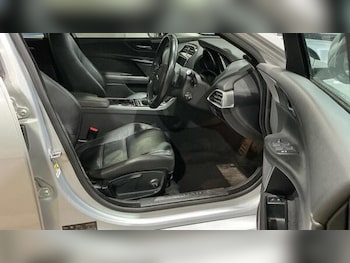 Used Jaguar XE 2016 for sale - 78894205: Photo