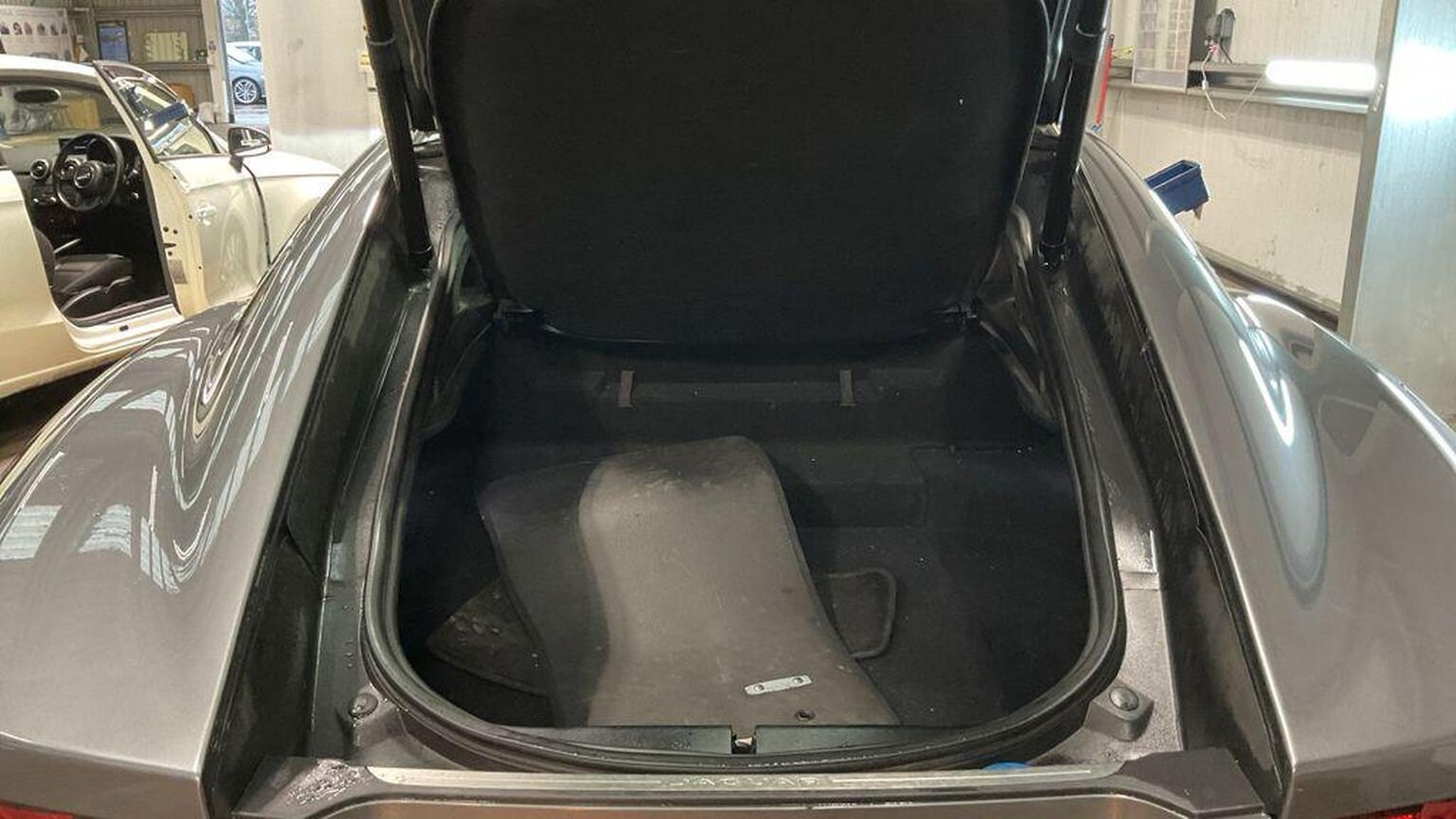 Used Jaguar F-Type 2017 for sale - 77610027: Photo 9