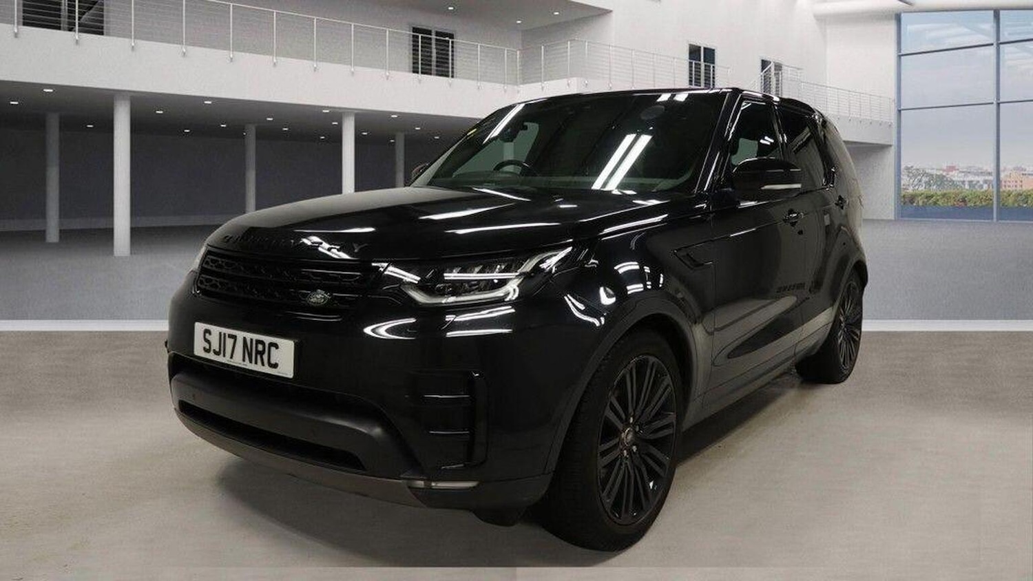 Used Land Rover Discovery 2017 for sale - 77453283: Photo 2