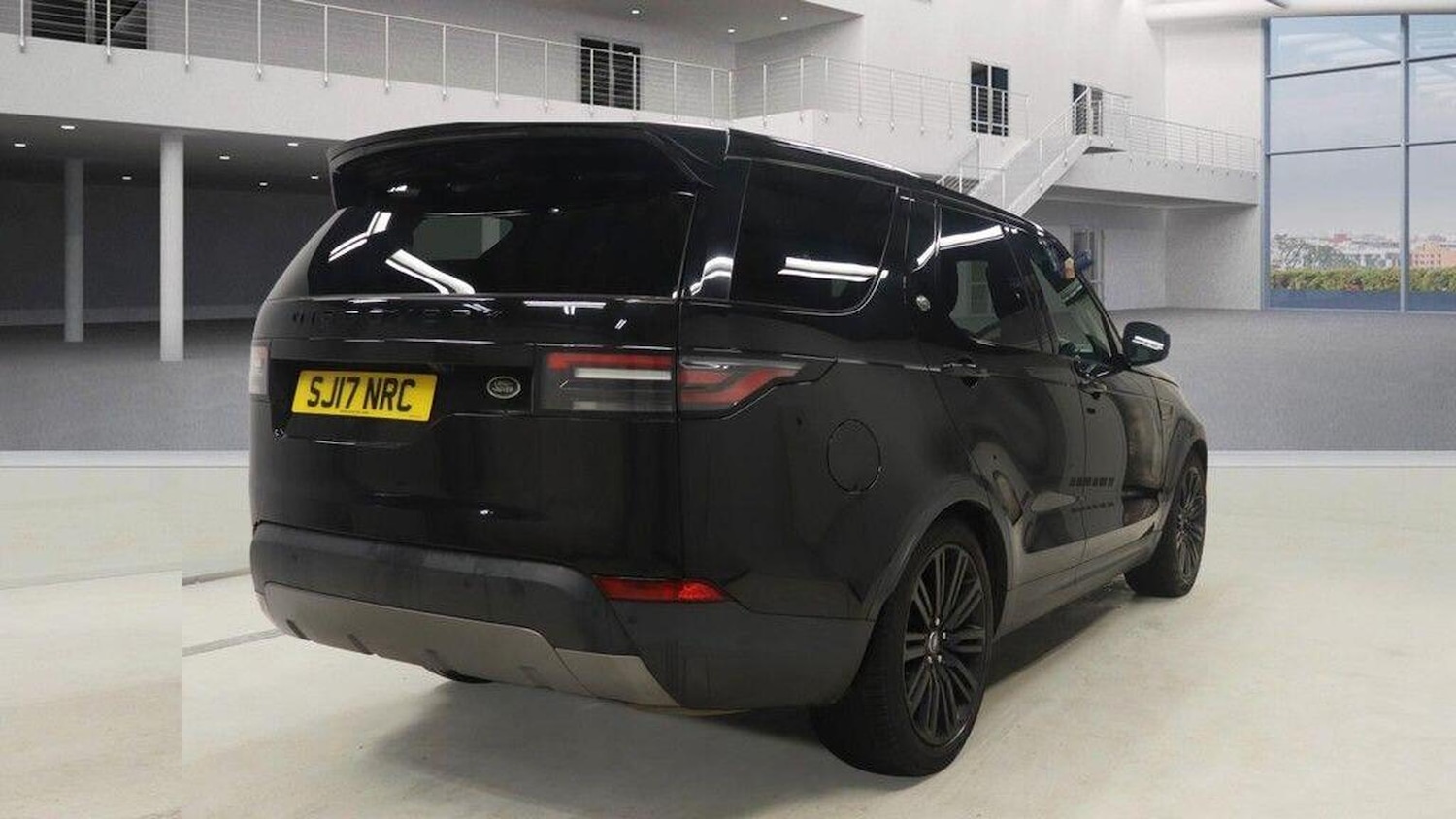 Used Land Rover Discovery 2017 for sale - 77453283: Photo 4