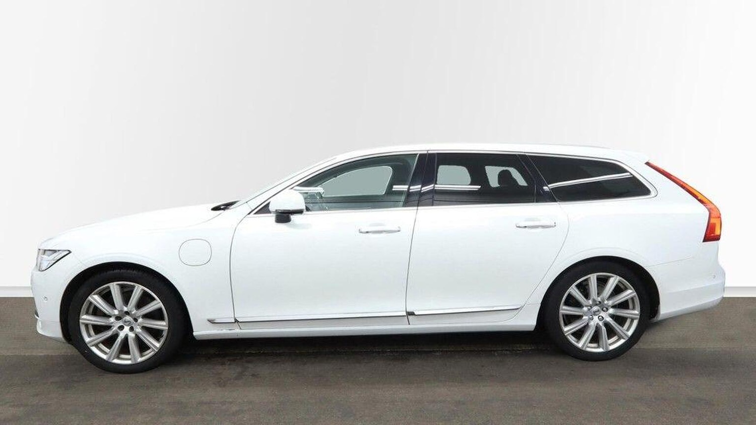 Used Volvo V90 2017 for sale - 77572910: Photo 3