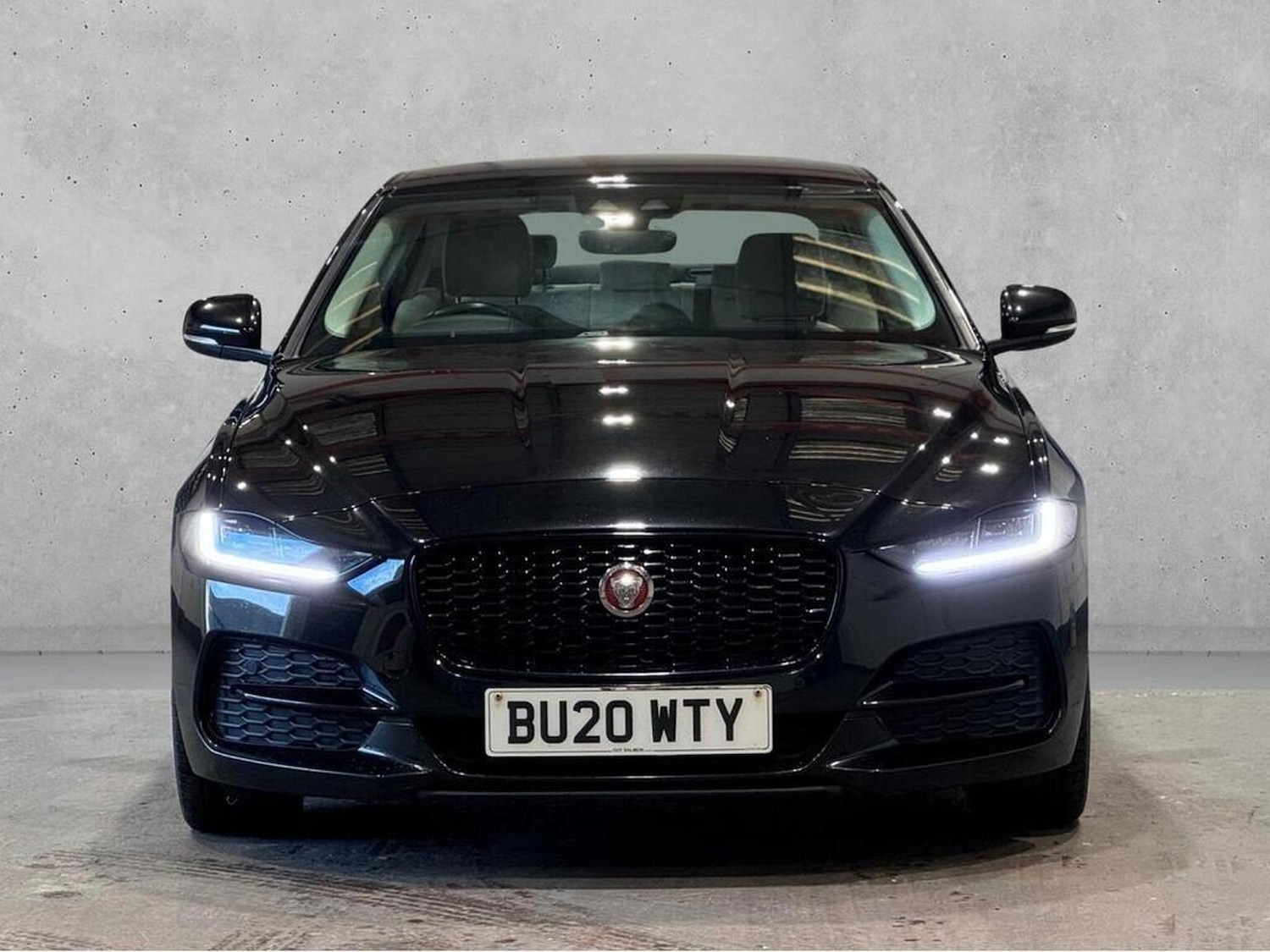 Used Jaguar XE 2020 for sale - 77721305: Photo 2