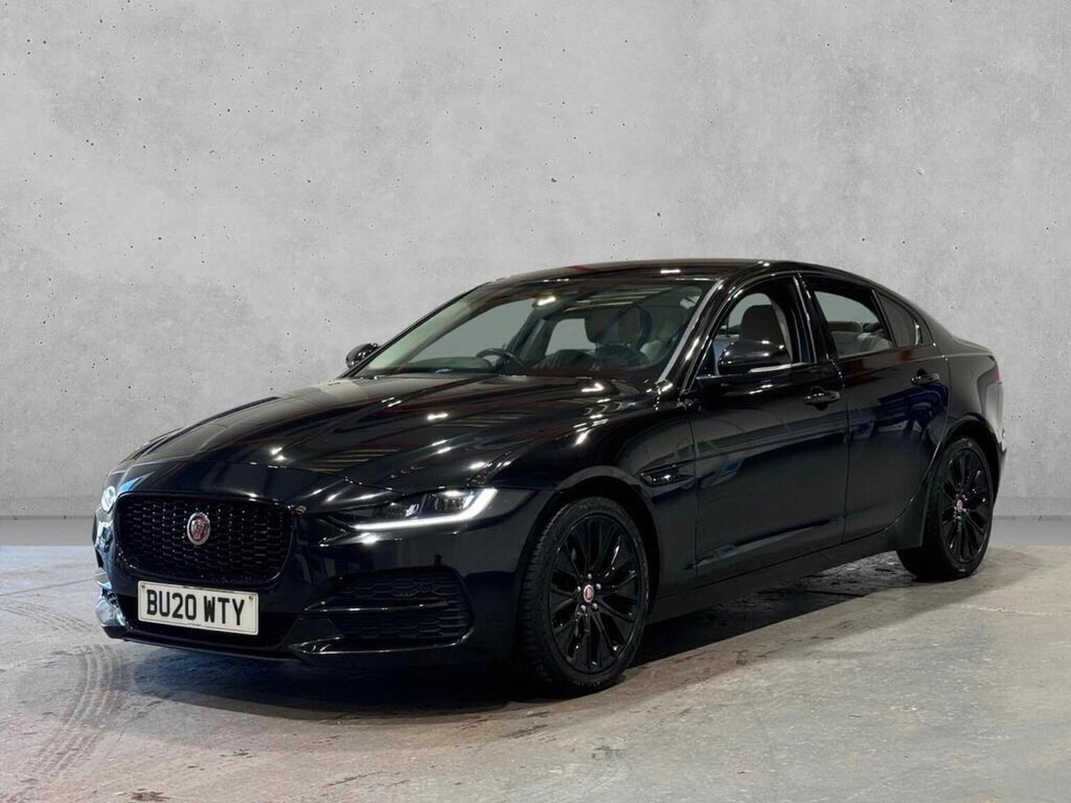 Used Jaguar XE 2020 for sale - 77721305: Photo 4
