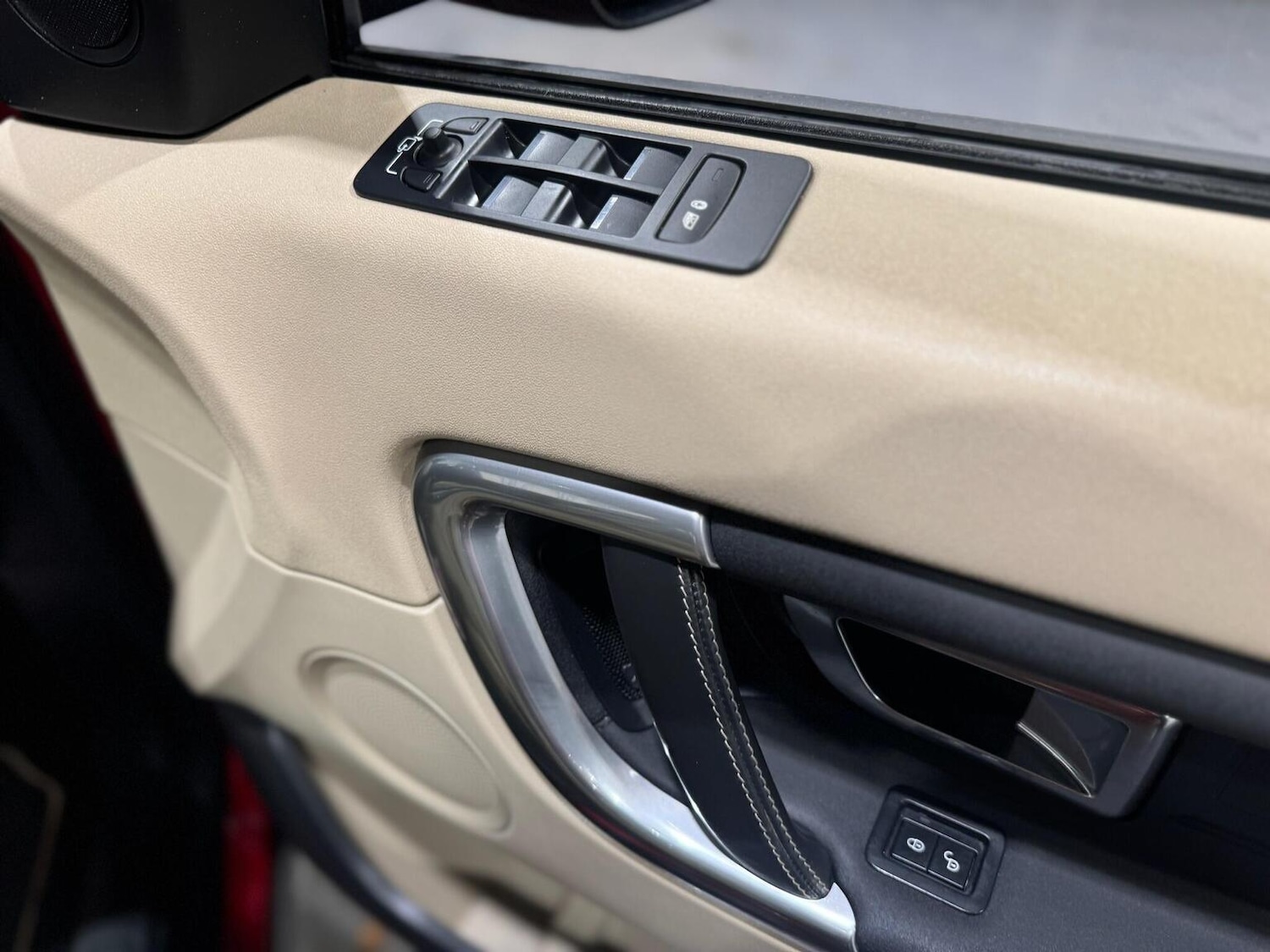 Used Land Rover Discovery Sport 2017 for sale - 77681693: Photo 24