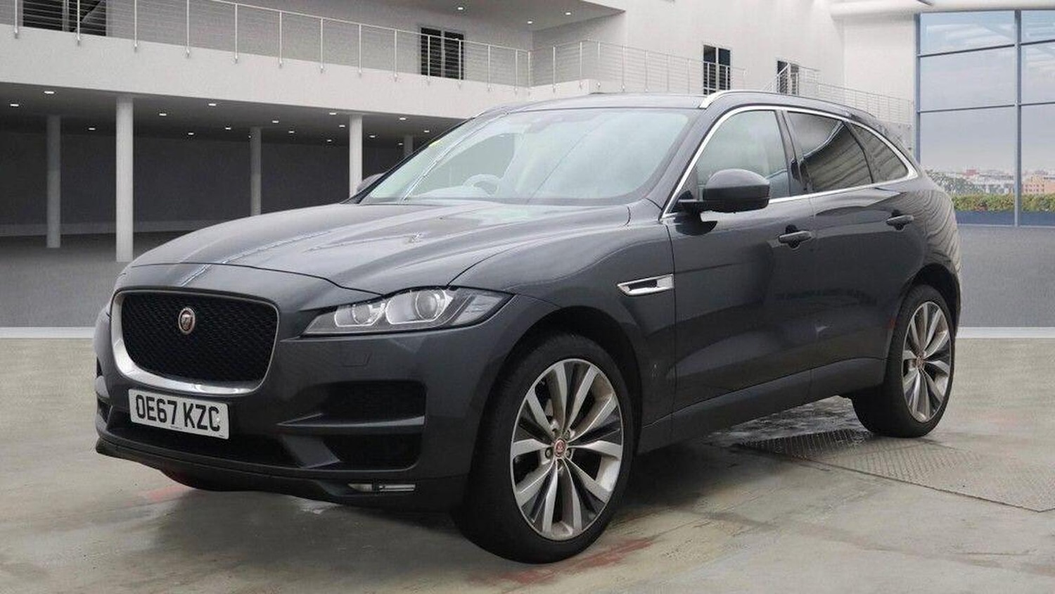 Used Jaguar F-Pace 2018 for sale - 77694303: Photo 2