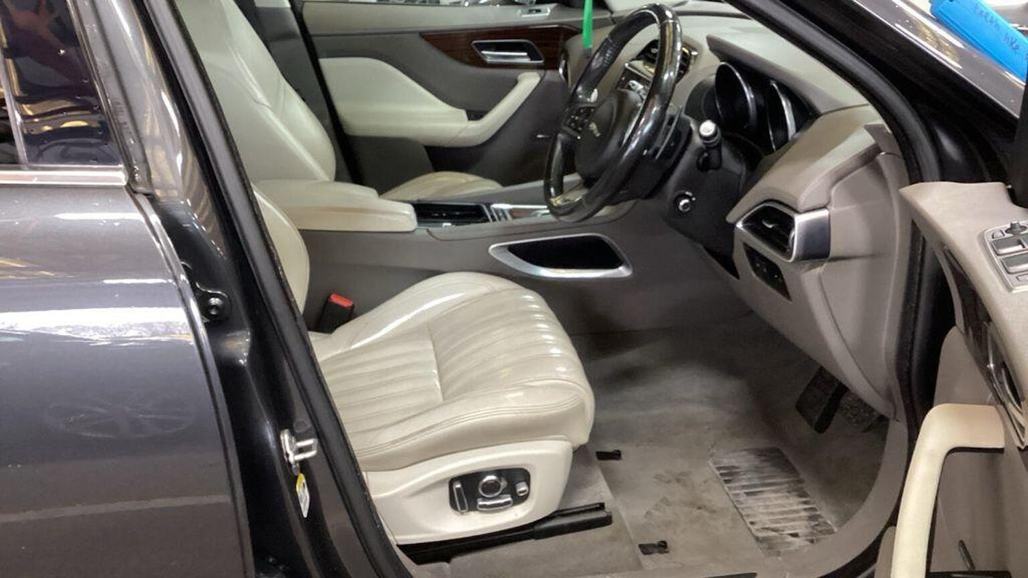 Used Jaguar F-Pace 2018 for sale - 77694303: Photo 6