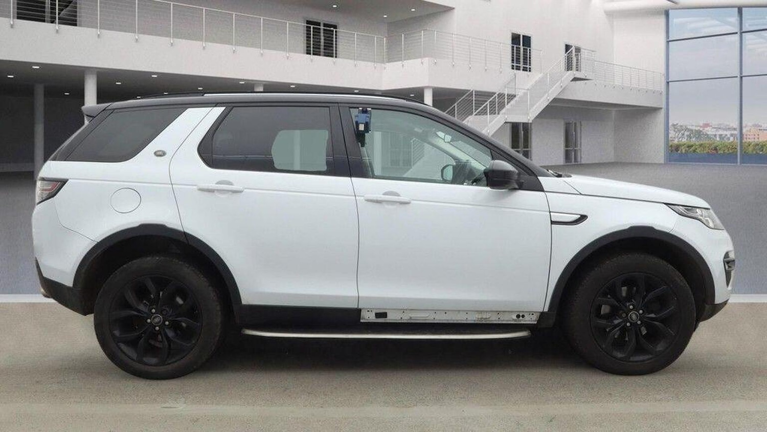 Used Land Rover Discovery Sport 2017 for sale - 77453372: Photo 5