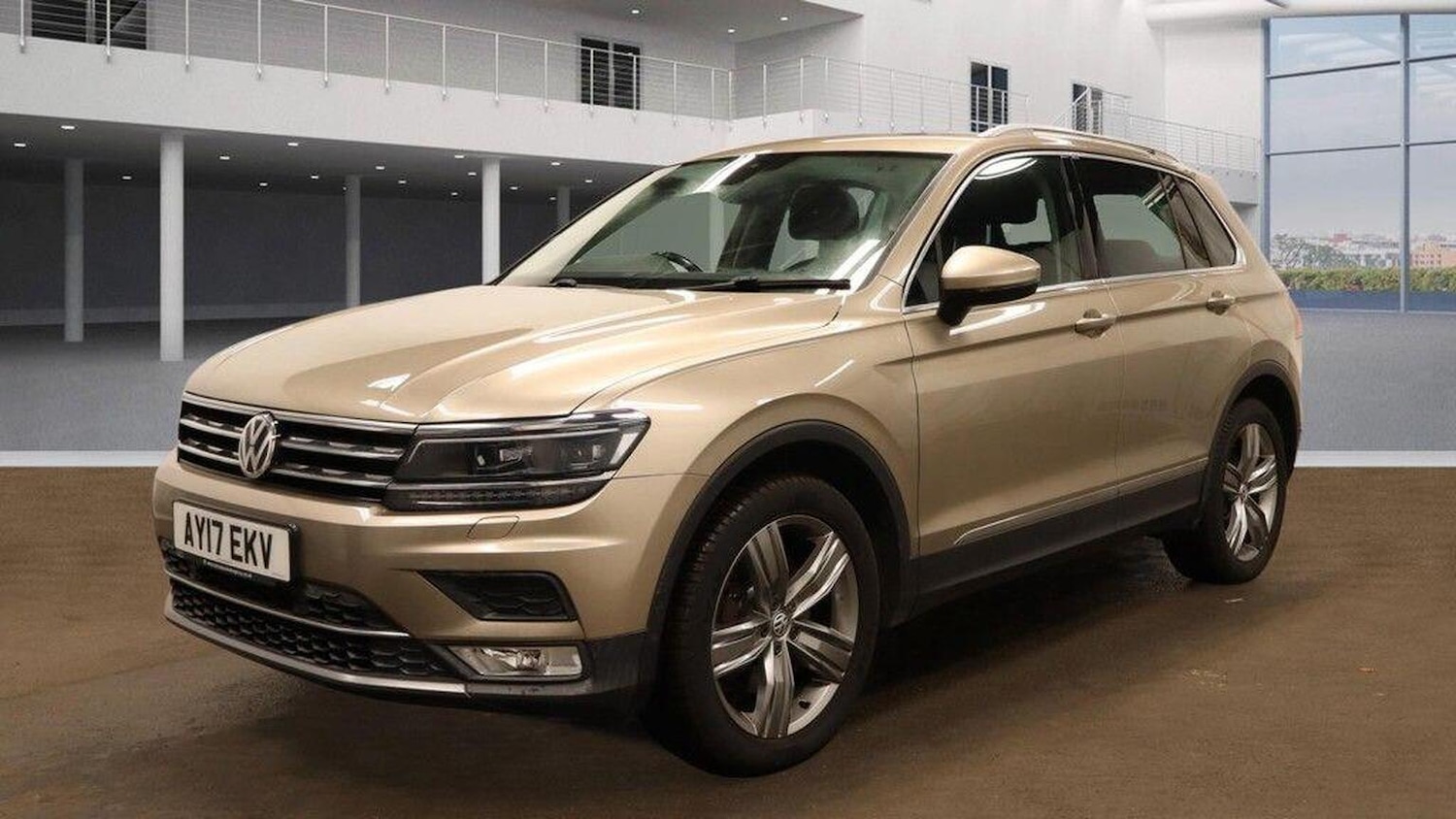 Used Volkswagen Tiguan 2017 for sale - 77303672: Photo 2