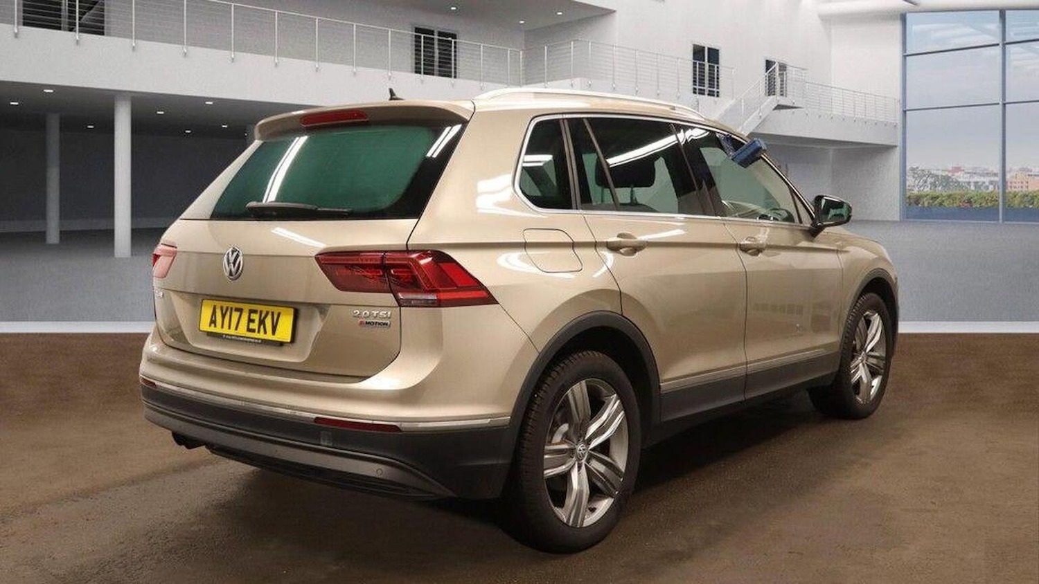 Used Volkswagen Tiguan 2017 for sale - 77303672: Photo 4