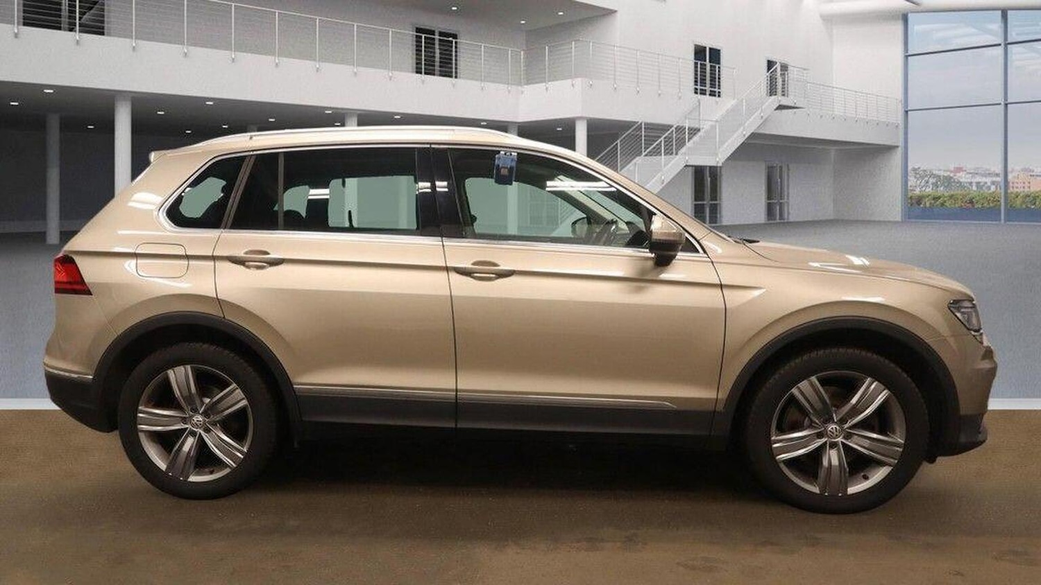 Used Volkswagen Tiguan 2017 for sale - 77303672: Photo 5