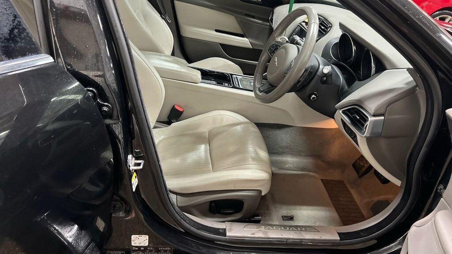 Used Jaguar XE 2017 for sale - 77453375: Photo 7
