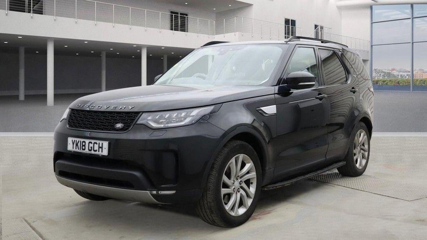 Used Land Rover Discovery 2018 for sale - 77535976: Photo 2