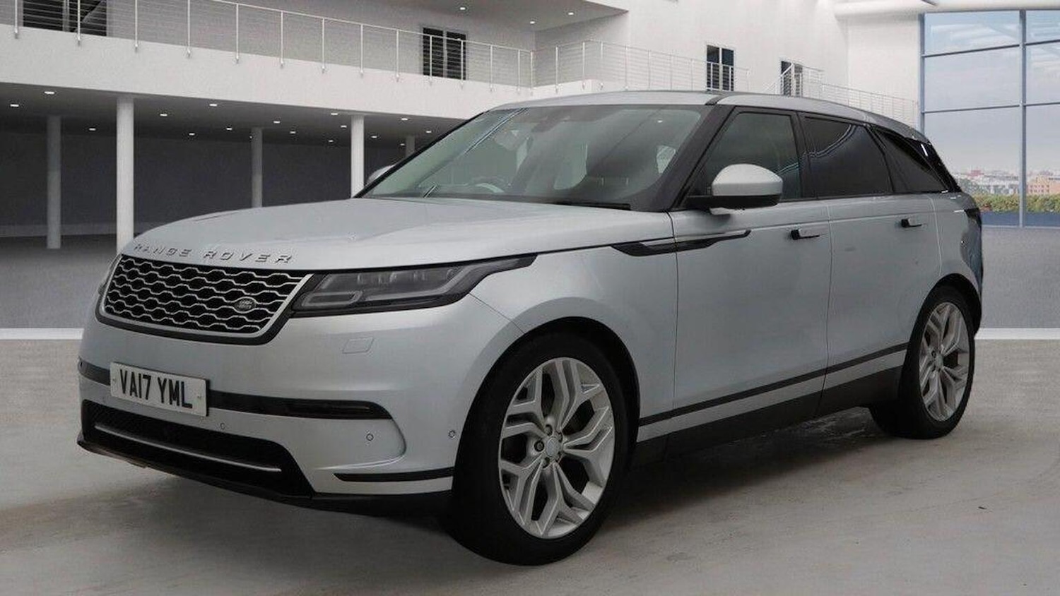 Used Land Rover Range Rover Velar 2017 for sale - 77555104: Photo 2
