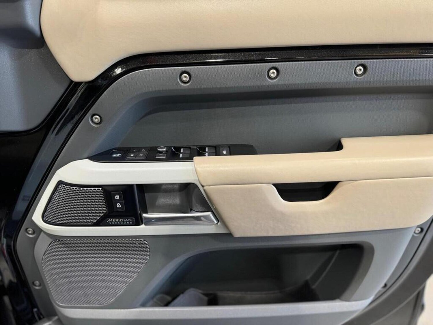 Used Land Rover Defender 2020 for sale - 77336696: Photo 25